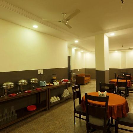 Hotel Square Stay New Delhi Exterior photo